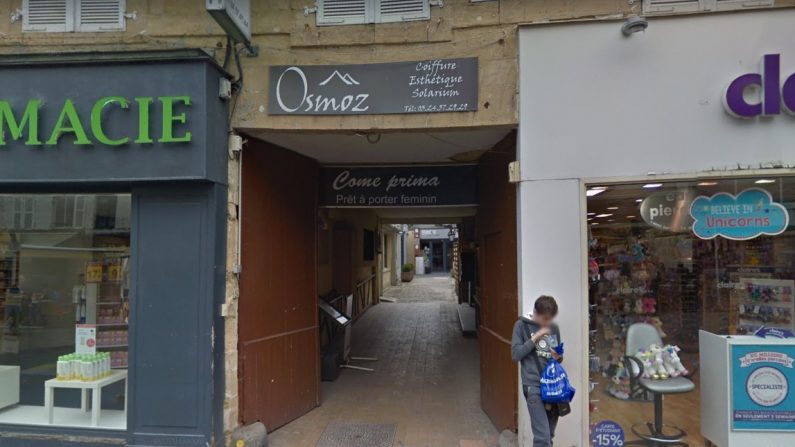 C'est sous ce porche que les deux chefs courageux déplacent tout leur matériel chaque midi afin de vendre des plats à emporter à petits prix (Capture d'écran/Google Maps)