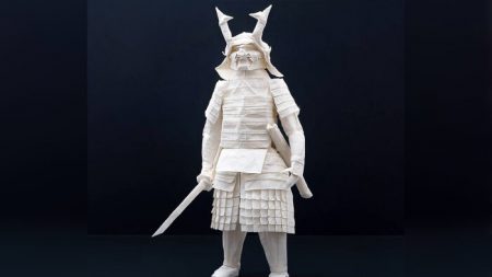 Un artiste d’origami finlandais crée des guerriers samouraïs incroyablement détaillés à partir d’une seule feuille de papier