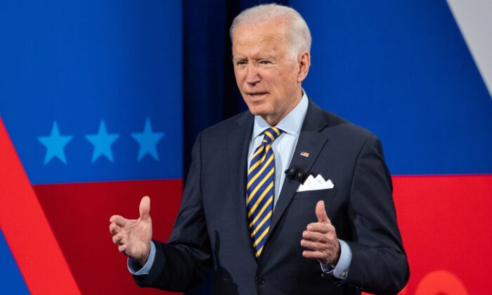 Le président américain Joe Biden participe à une réunion publique de CNN au Pabst Theater à Milwaukee, Wisconsin, le 16 février 2021. (Saul Loeb/AFP via Getty Images)