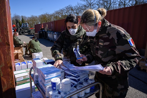 Covid-19. Mise en place de matériel dans un hôpital militaire de campagne à l'hôpital Emile Muller de Mulhouse, le 22 mars 2020. (Photo :  PATRICK HERTZOG/AFP via Getty Images)