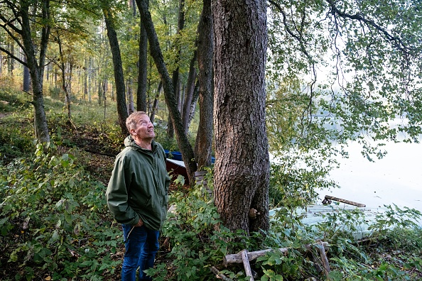 -Mika Vanhanen dans une zone forestière près de Joensuu, en Finlande, le 24 septembre 2020. Photo par Alessandro Rampazzo / AFP via Getty Images