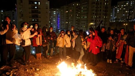 Fête du feu en Iran: trois morts et près de 1.900 blessés