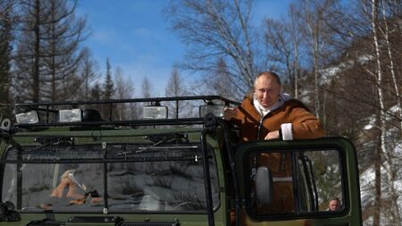 Poutine s’offre un week-end dans la taïga, au volant d’un tout-terrain