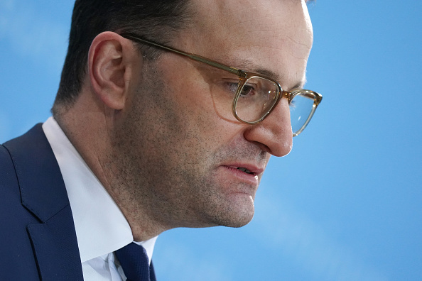 Le ministre allemand de la Santé, Jens Spahn s'adresse aux médias le 15 mars 2021 à Berlin, en Allemagne.(Photo : Sean Gallup/Getty Images)