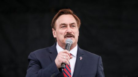 Mike Lindell, PDG de MyPillow, lance un site de médias sociaux après son bannissement de Twitter