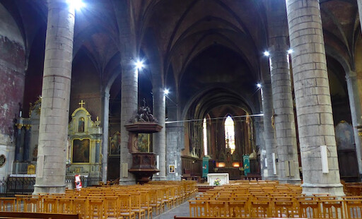 Intérieur de la collégiale d'Avesnes-sur-Helpe. (Photo : capture d'écran Google Maps)