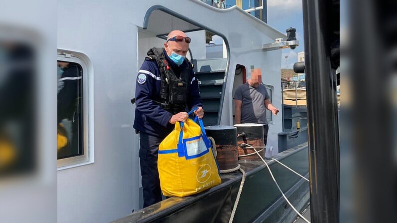 Un sac de la Poste retrouvé dans la Seine - Gendarmerie de Seine-Maritime (Facebook)