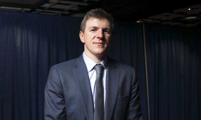 James O'Keefe, fondateur de Project Veritas, lors du sommet des électeurs à Washington, le 12 octobre 2019. (Samira Bouaou/The Epoch Times)
