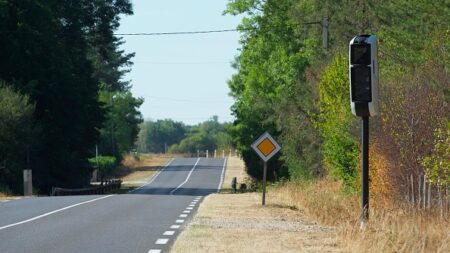 Les feux radars passant au vert quand la vitesse est respectée sont désormais autorisés