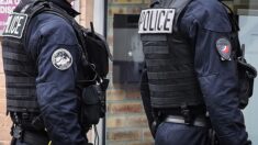 Seine-Saint-Denis : des photos de policiers placardées dans le hall d’un immeuble, des « menaces clairement établies », selon Darmanin