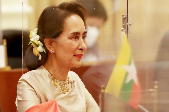 -Illustration- La conseillère d'État du Myanmar, Aung San Suu Kyi, a comparu en visioconférence devant un tribunal de Naypyidaw. Photo de Thet Aung / POOL / AFP via Getty Images.