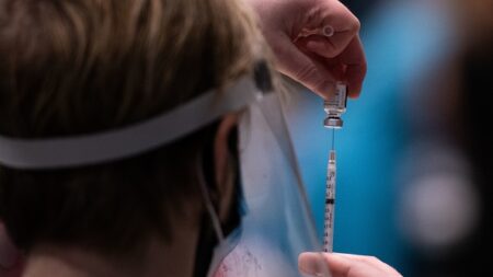 Décès après une injection de vaccin Pfizer : une plainte déposée par une famille dans les Landes