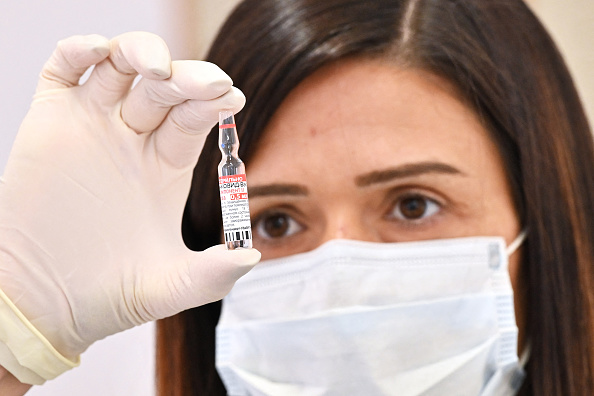 Le Fonds souverain russe (RDIF), qui a financé le développement du vaccin Sputnik V, a débuté les négociations avec Berlin "pour un contrat d'achat anticipé".  (Photo : ANDREAS SOLARO/AFP via Getty Images)