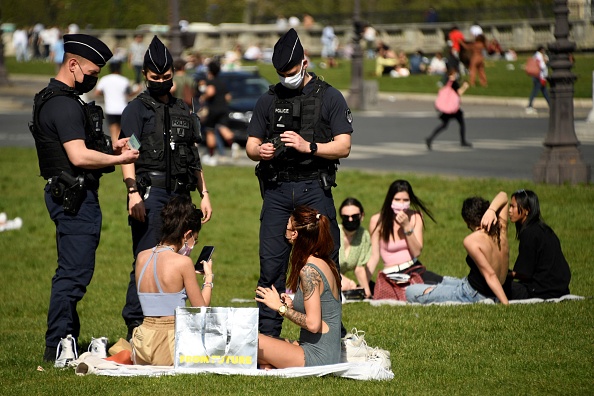 103 000 contrôles ont été effectués en France pendant le week-end de Pâques, menant à 10 500 verbalisations. (BERTRAND GUAY/AFP via Getty Images)