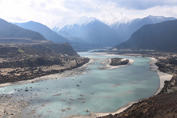 - Le Grand Canyon de Yarlung Zangbo dans la ville de Nyingchi, dans la région autonome du Tibet occidental. Photo par STR / AFP via Getty Images.