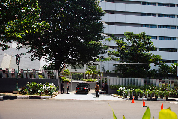 -L’entrée des lieux de la réunion des dirigeants de l'Association des nations de l'Asie du Sud-Est (ASEAN) sur la crise du Myanmar à Jakarta le 24 avril 2021. Photo par Azwar Ipank / AFP via Getty Images.