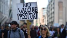 Des milliers de manifestants à Londres contre le confinement et les passeports vaccinaux