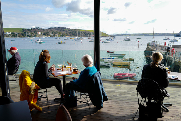 -Les pubs et les restaurants sont autorisés à ouvrir leurs espaces extérieurs, le 12 avril 2021. Photo par Hugh Hastings / Getty Images.