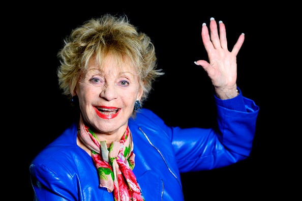 La chanteuse et actrice française Annie Cordy pose à Paris, le 2 janvier 2015. (BERTRAND GUAY/AFP via Getty Images)