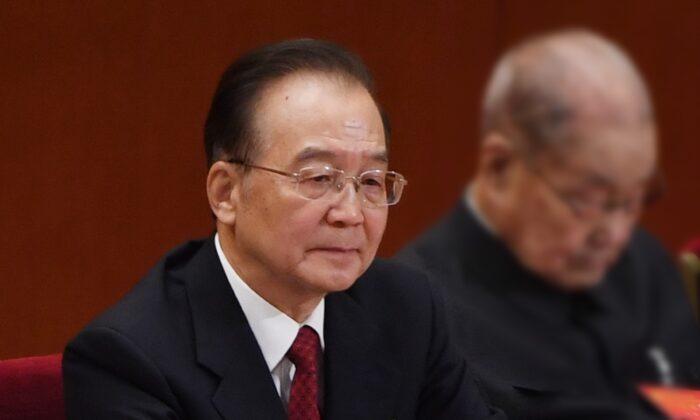 L'ancien premier ministre chinois Wen Jiabao écoute les discours lors de la session de clôture du congrès de l'assemblée législative de l'élite à Beijing, en Chine, le 24 octobre 2017. (GREG BAKER/AFP via Getty Images)