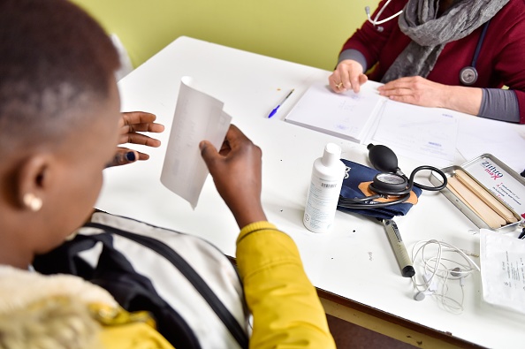 Gel du budget accordé à l'Aide médicale d'État : le "cadre général" ne "changera pas", assure la ministre de la Santé