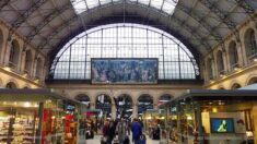 Gare de l’Est : flashmob non masqué contre les mesures sanitaires