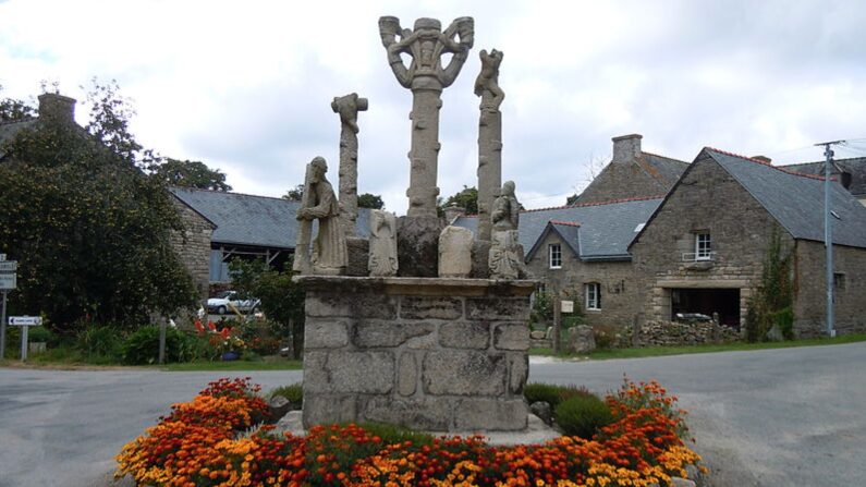 Le calvaire de Bonigeard, à Meslan (Morbihan). (Crédit : Lanzonnet)