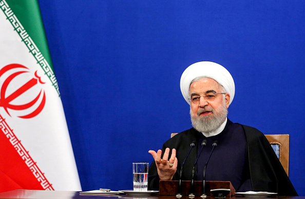 -Le président iranien Hassan Rohani Rohani a appelé les électeurs à voter malgré le fait que de nombreux candidats modérés et réformistes aient été disqualifiés de la course. Photo par ATTA KENARE / AFP via Getty Images.