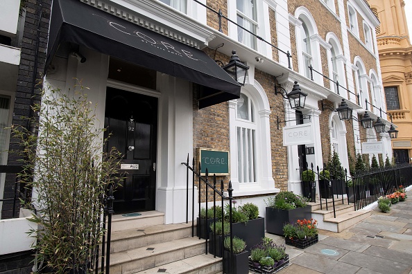 -La dernière gagnante britannique de trois étoiles Michelin, Clare Smyth, dirige son restaurant dans l'ouest de Londres le 13 mai 2021. Photo de JUSTIN TALLIS/AFP via Getty Images.