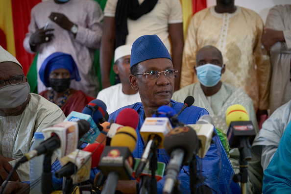 -Le chef de la coalition M5-RFP, Choguel Kokalla Maiga s'adresse à la presse. Photo par Michele Cattani /AFP via Getty Images.