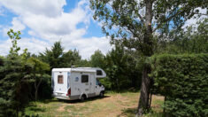 Un jeune médecin parcourt la France en camping-car pour prêter main-forte à ses confrères