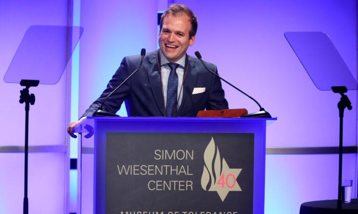 Le révérend Johnnie Moore s'exprime sur scène lors du dîner hommage national 2017 du Centre Simon Wiesenthal, à l'hôtel Beverly Hilton de Beverly Hills, en Californie, le 5 avril 2017. (Frederick M. Brown/Getty Images)
