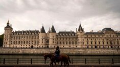 L’artiste ghanéen El Anatsui s’installe à la Conciergerie de Paris,