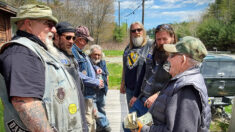 Un vétéran de la Seconde Guerre mondiale âgé de 97 ans était sur le point de perdre sa maison, alors un club de motards est intervenu le jour de son anniversaire