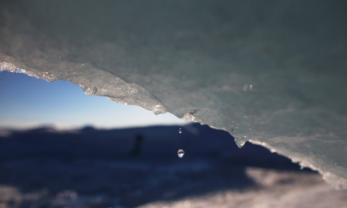 Vue d'une partie de l'inlandsis glaciaire qui couvre environ 80 % du Groenland, le 17 juillet 2013. (Joe Raedle/Getty Images)