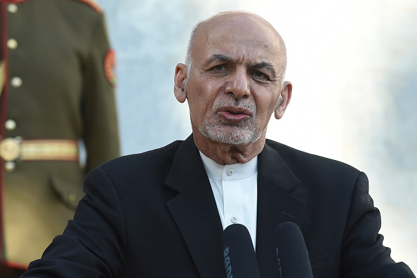 -Le président afghan Ashraf Ghani lors d'une conférence de presse au palais présidentiel de Kaboul le 19 novembre 2020. Photo de WAKIL KOHSAR/AFP via Getty Images. 