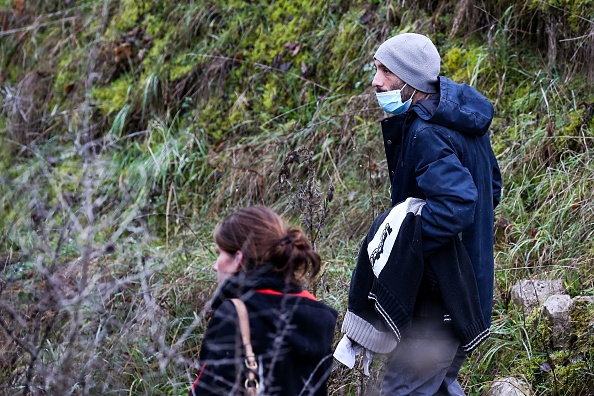 Cédric Jubillar participe à une recherche organisée par les gendarmes dans les bois de Milhars, le 23 décembre 2020, pour rechercher sa femme disparue depuis le 15 décembre, à Cagnac-les-Mines. (Photo :  FRED SCHEIBER/AFP via Getty Images)