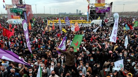 Turquie: une femme tuée dans une attaque contre un bureau du parti  prokurde (parti)