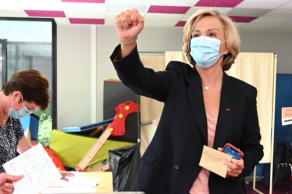 La présidente sortante (Libres!, ex-LR) Valérie Pécresse arrive largement en tête au 1er tour des régionales en Ile-de-France. (Photo BERTRAND GUAY/AFP via Getty Images)