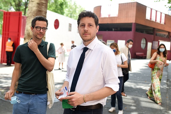 Le candidat écologiste à la présidence de l'Ile-de-France Julien Bayou a annoncé lundi l'union de sa liste avec celles du PS et de LFI/PCF en vue du second tour du scrutin régional. (Photo LUCAS BARIOULET/AFP via Getty Images)