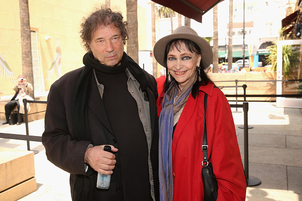 -Le réalisateur Dennis Berry et l'actrice Anna Karina assistent au Festival 2016 du film le 29 avril 2016 à Los Angeles, Californie. Photo de Jesse Grant/Getty Images pour Turner.