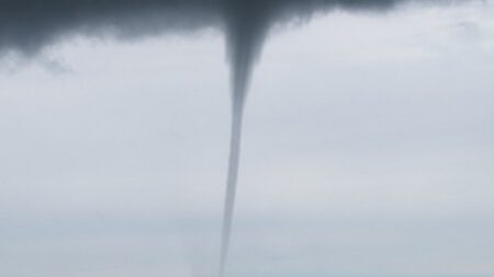 Puy-de-Dôme : une tornade filmée près de Riom (vidéo)