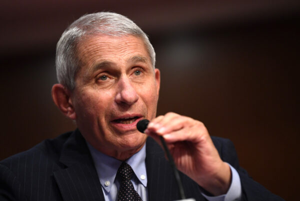 Le Dr Antoine Fauci, directeur de l'Institut national des allergies et des maladies infectieuses, témoigne lors d'une audition au Sénat à Washington, le 30 juin 2020. (Kevin Dietsch/Pool/Getty Images)