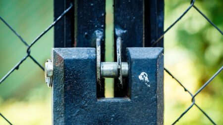 Gironde : une femme de 79 ans prisonnière d’un portail d’hypermarché les nuits et les dimanches