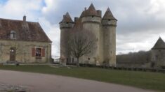 Poursuivi en justice pour avoir consacré plus de 30 ans à restaurer un château en ruines