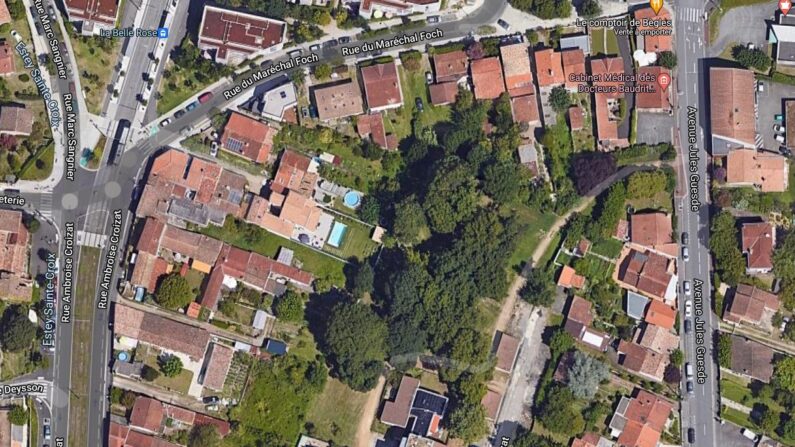 Le parc de la Maye de Bernet est le seul îlot de fraicheur au milieu des immeubles dans le quartier "la belle rose" à Bègles. (Capture d'écran/Google Maps)