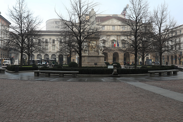 L’artiste italien Salvatore Garau avait déjà exposé une sculpture immatérielle ﻿sur la place de la Scala, à Milan (Italie).  (Marco Di Lauro/Getty Images)