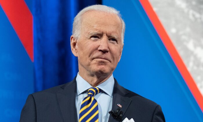 Le président Joe Biden participe à une réunion publique de CNN au Pabst Theater à Milwaukee, dans le Wisconsin, le 16 février 2021. (Saul Loeb/AFP via Getty Images)