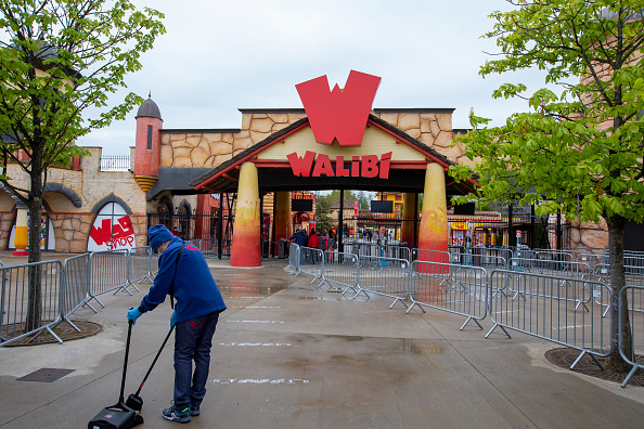 Une photo d'illustration montre l'entrée du parc d'attractions Walibi, samedi 08 mai 2021, à Wavre.  (NICOLAS MAETERLINCK/BELGA MAG/AFP via Getty Images)