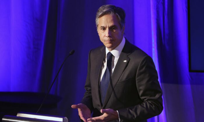 Le secrétaire d'État américain Antony Blinken prononce un discours lors du sommet mondial des technologies émergentes de la Commission de sécurité nationale sur l'intelligence artificielle, à Washington, le 13 juillet 2021. (Kevin Dietsch/Getty Images)
